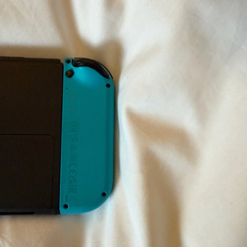 Nintendo oled included with HDMI wire and usb charger
